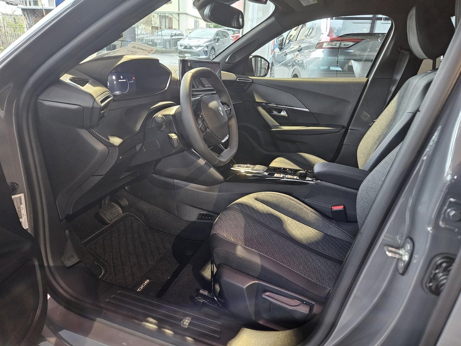 PEUGEOT 2008 e-Allure, Electric, New car, Automatic - 7