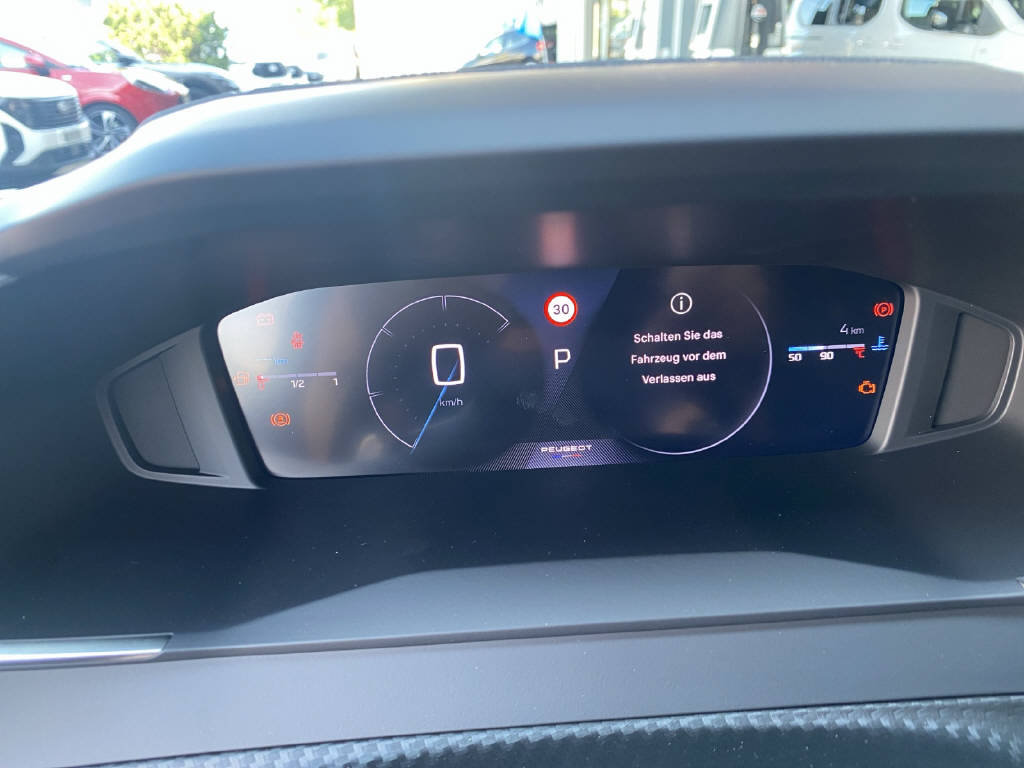 PEUGEOT 2008 1.2 Hybrid 145 Allure, Mild-Hybrid Petrol/Electric, New car, Automatic - 6