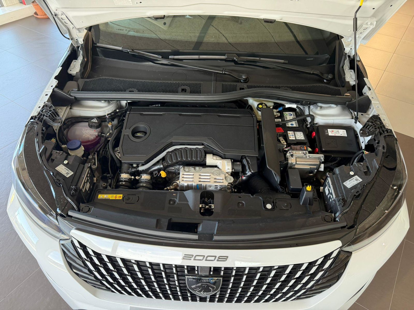 PEUGEOT 2008 1.2 Hybrid 145 GT Exclusive, Mild-Hybrid Benzin/Elektro, Neuwagen, Automatik - 7