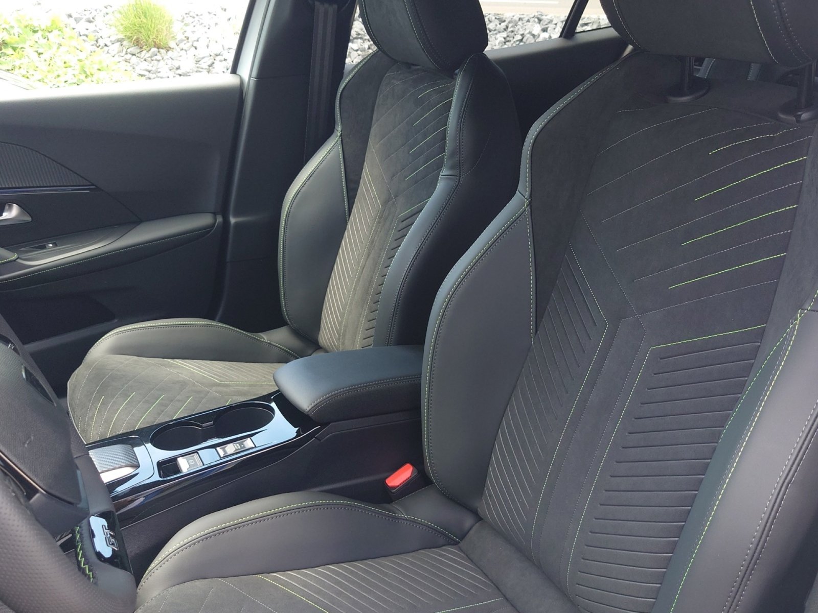 PEUGEOT 2008 1.2 Hybrid 145 GT, Mild-Hybrid Benzin/Elektro, Neuwagen, Automatik - 5