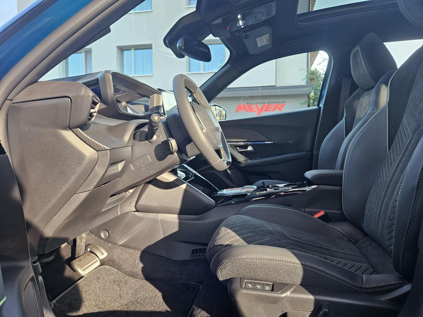 PEUGEOT 2008 1.2 Hybrid 145 GT Exclusive, Mild-Hybrid Benzin/Elektro, Neuwagen, Automatik - 5