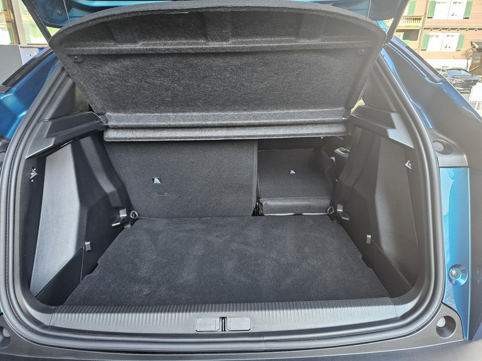 PEUGEOT 2008 1.2 Hybrid 145 GT Exclusive, Mild-Hybrid Benzin/Elektro, Neuwagen, Automatik - 7