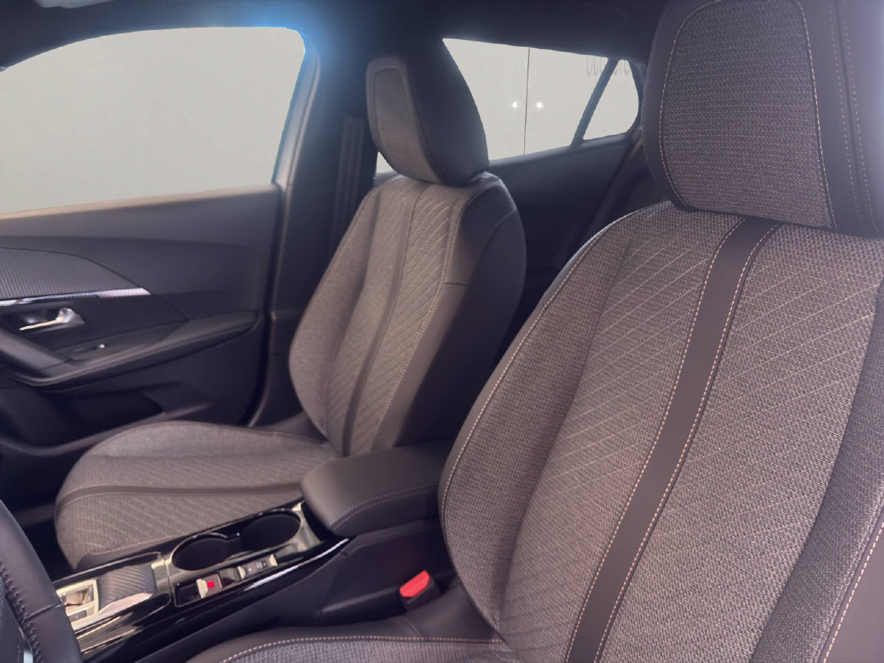 PEUGEOT 2008 1.2 Hybrid 145 PS Allure Premium, Mild-Hybrid Benzin/Elektro, Neuwagen, Automatik - 6
