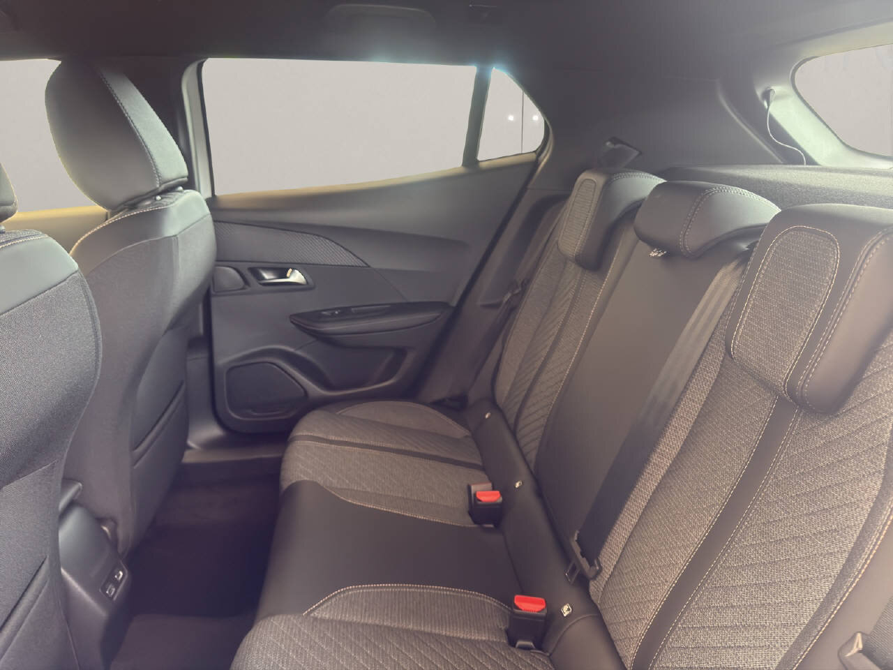 PEUGEOT 2008 1.2 Hybrid 145 PS Allure Premium, Mild-Hybrid Benzin/Elektro, Neuwagen, Automatik - 7