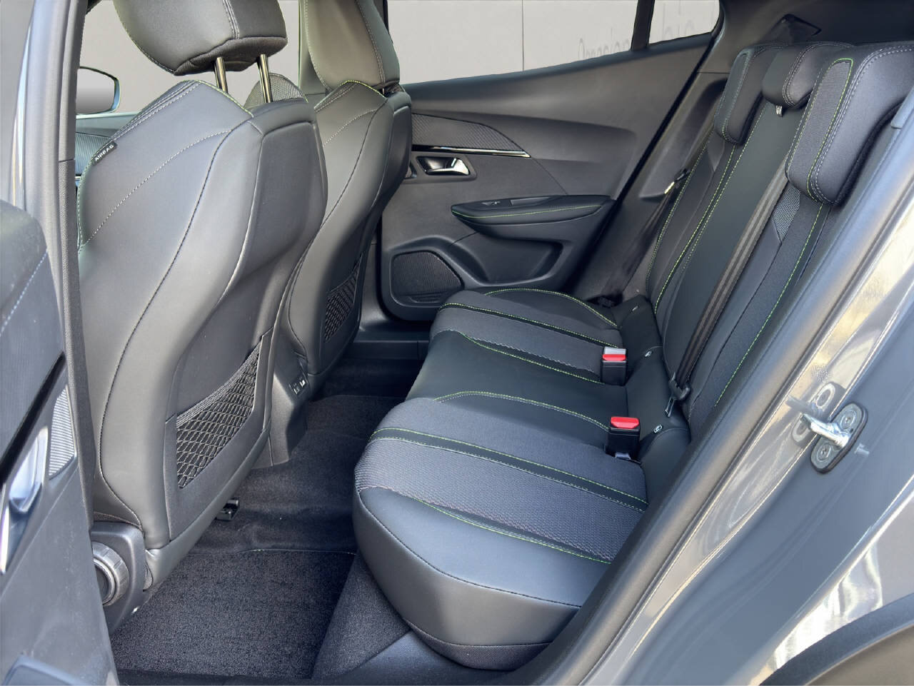 PEUGEOT 2008 1.2 Hybrid 145 GT, Mild-Hybrid Benzin/Elektro, Neuwagen, Automatik - 5