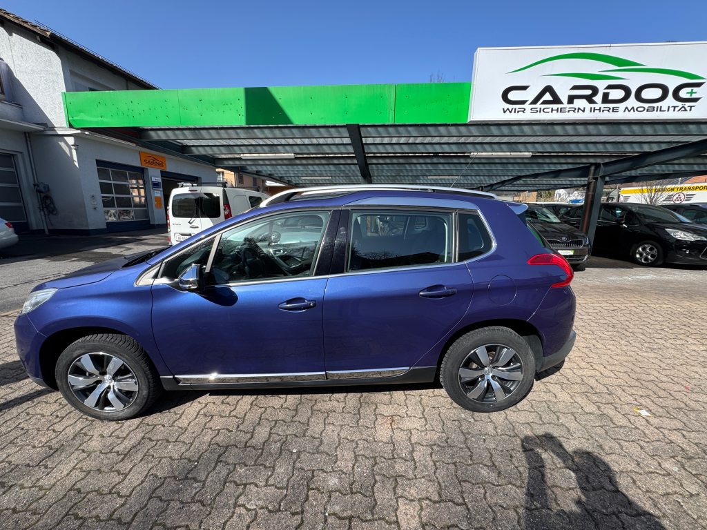 PEUGEOT 2008 1.2 PureTech 110 Feline S/S, Benzin, Occasion / Gebraucht, Handschaltung - 3