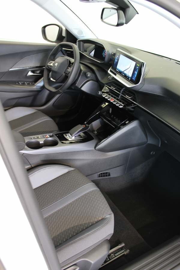 PEUGEOT 2008 e-Allure, Elektro, Occasion / Gebraucht, Automatik - 4