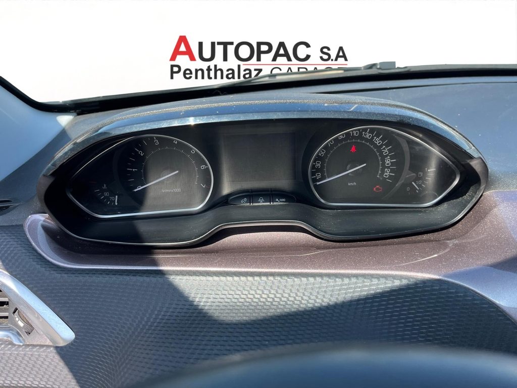PEUGEOT 2008 1.6 VTi Style, Benzin, Occasion / Gebraucht, Automatik - 7