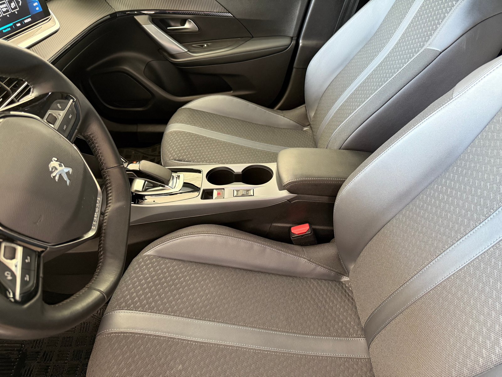 PEUGEOT 2008 e Allure Pack, Électrique, Occasion / Utilisé, Automatique - 7