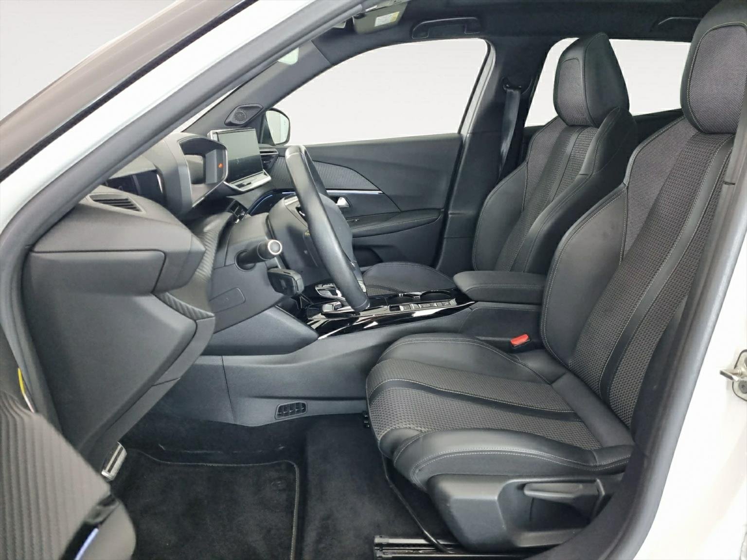 PEUGEOT 2008 e GT, Elektro, Occasion / Gebraucht, Automatik - 5