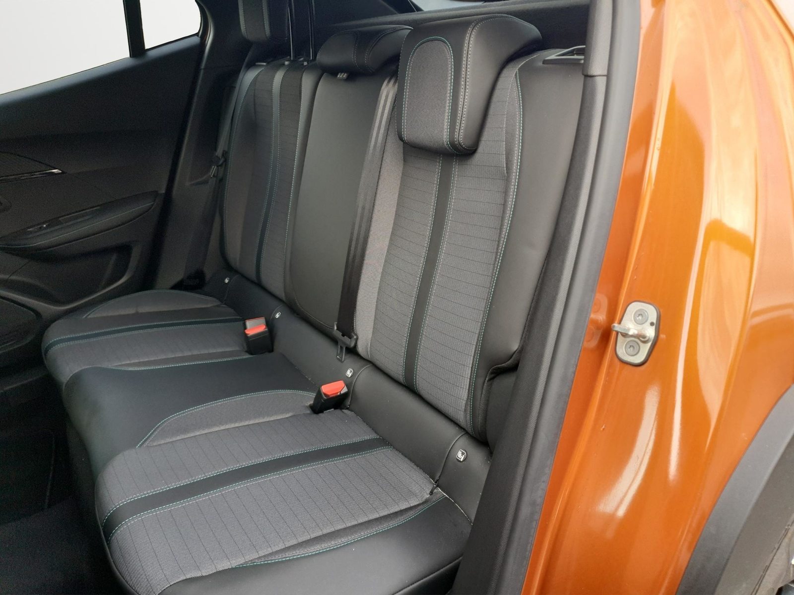 PEUGEOT 2008 e-Active Pack, Elektro, Occasion / Gebraucht, Automatik - 7