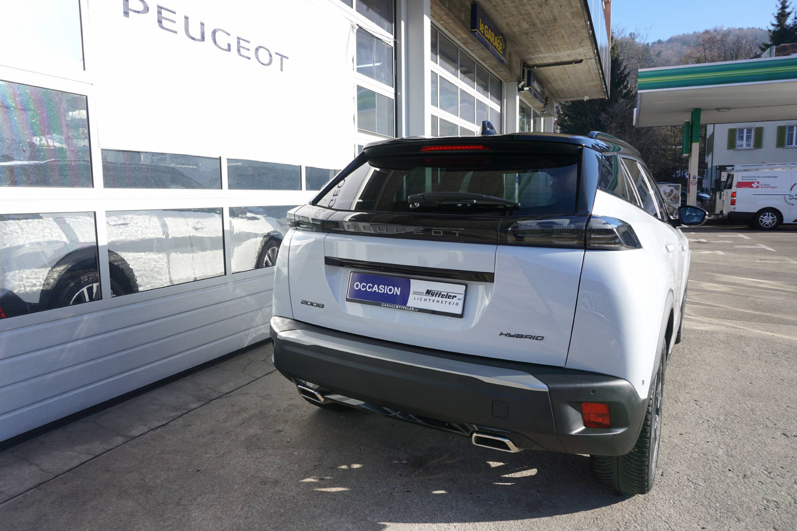 PEUGEOT 2008 1.2 Hybrid 145 GT, Mild-Hybrid Petrol/Electric, Second hand / Used, Automatic - 3
