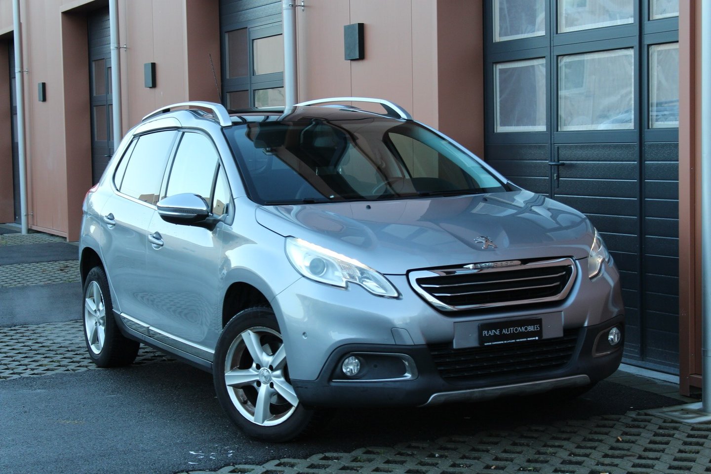 PEUGEOT 2008 1.2 PureTech Féline, Benzin, Occasion / Gebraucht, Handschaltung - 3