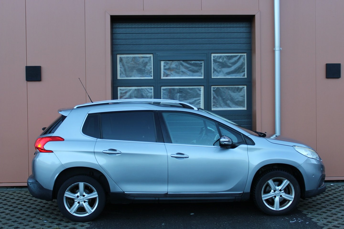 PEUGEOT 2008 1.2 PureTech Féline, Benzin, Occasion / Gebraucht, Handschaltung - 4