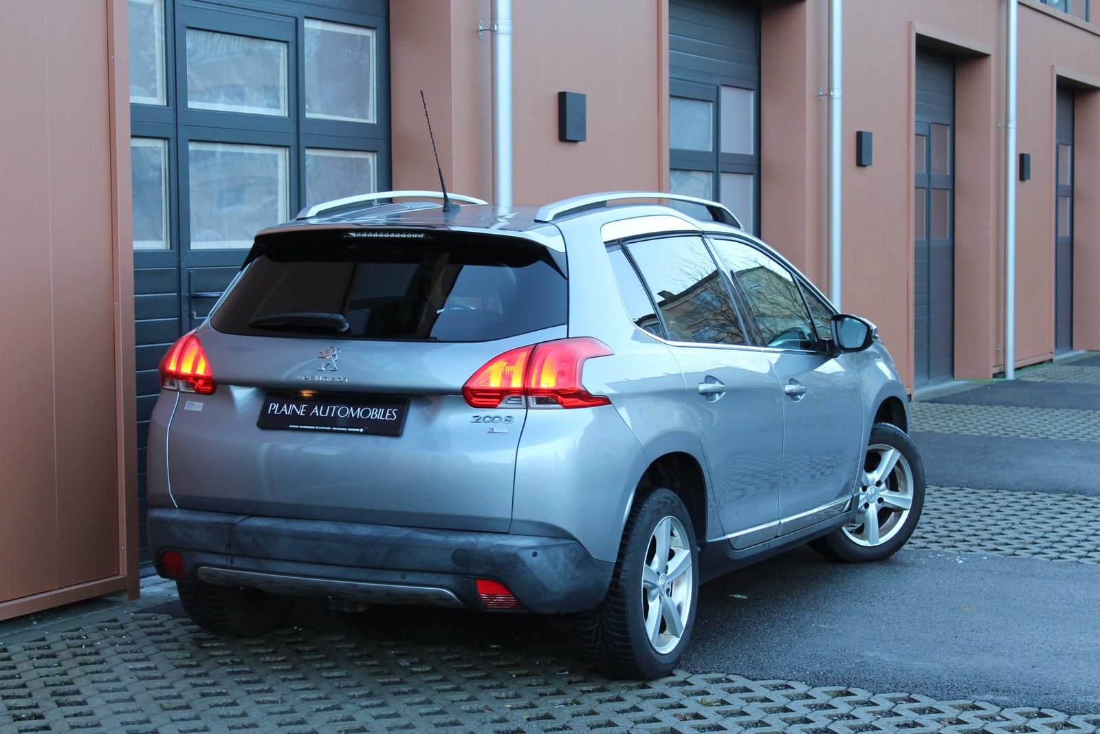 PEUGEOT 2008 1.2 PureTech Féline, Benzin, Occasion / Gebraucht, Handschaltung - 5