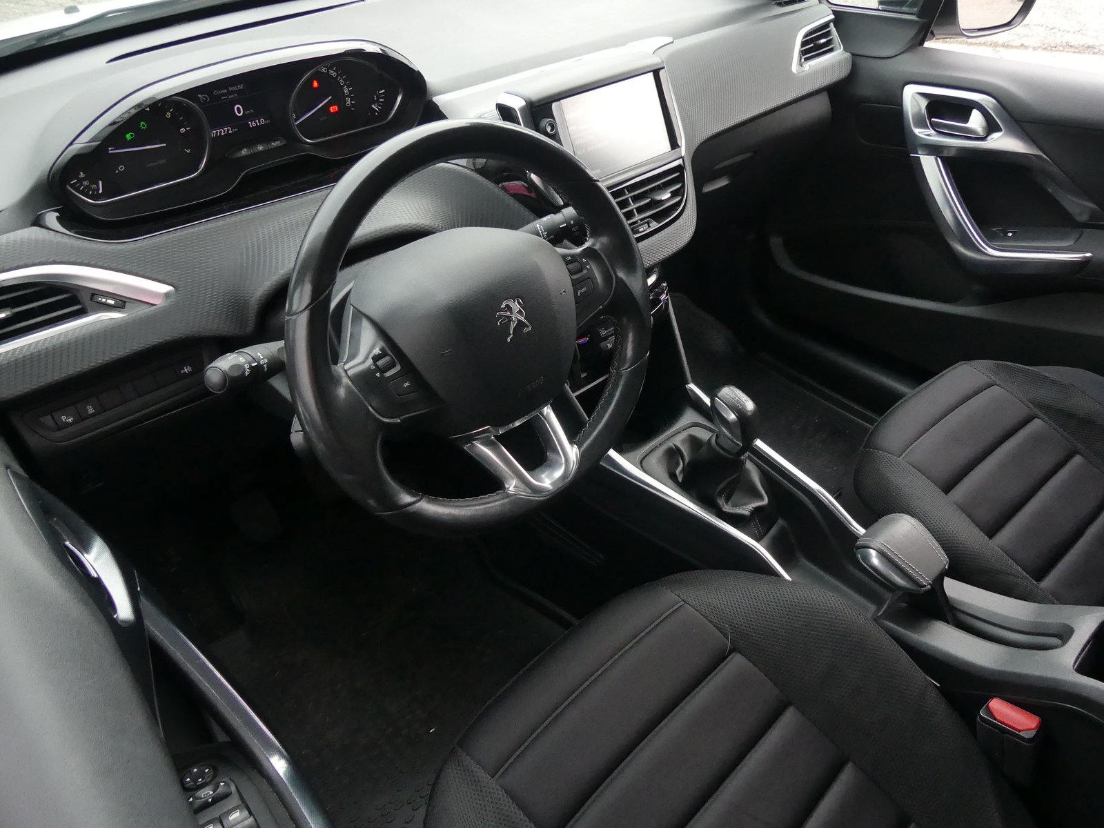 PEUGEOT 2008 1.6 VTI Allure, Petrol, Second hand / Used, Manual - 4