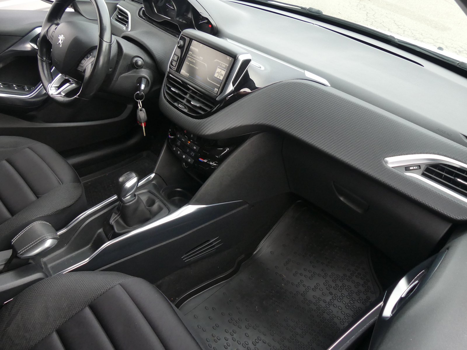 PEUGEOT 2008 1.6 VTI Allure, Petrol, Second hand / Used, Manual - 5