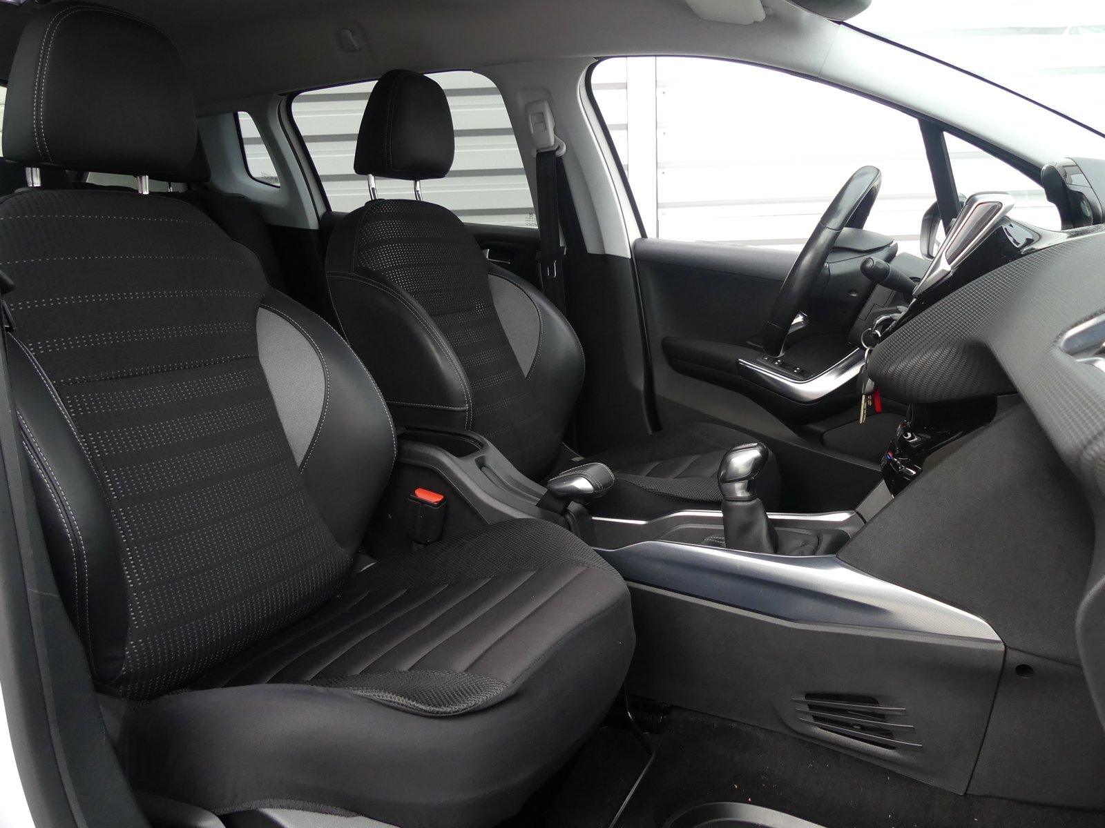 PEUGEOT 2008 1.6 VTI Allure, Petrol, Second hand / Used, Manual - 6