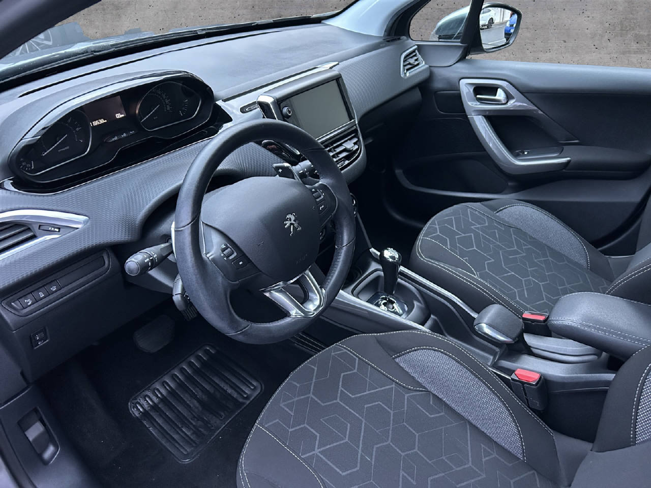 PEUGEOT 2008 1.2 PureTech Active EGS S/S, Benzin, Occasion / Gebraucht, Automatik - 6
