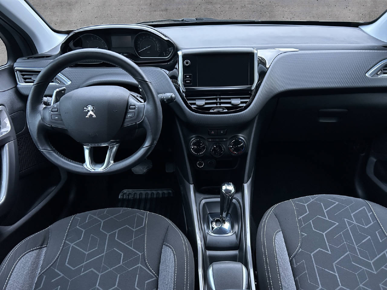 PEUGEOT 2008 1.2 PureTech Active EGS S/S, Benzin, Occasion / Gebraucht, Automatik - 7