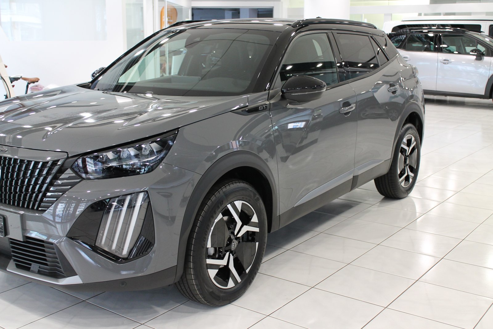PEUGEOT 2008 1.2 PureTech GT, Benzin, Occasion / Gebraucht, Automatik - 2
