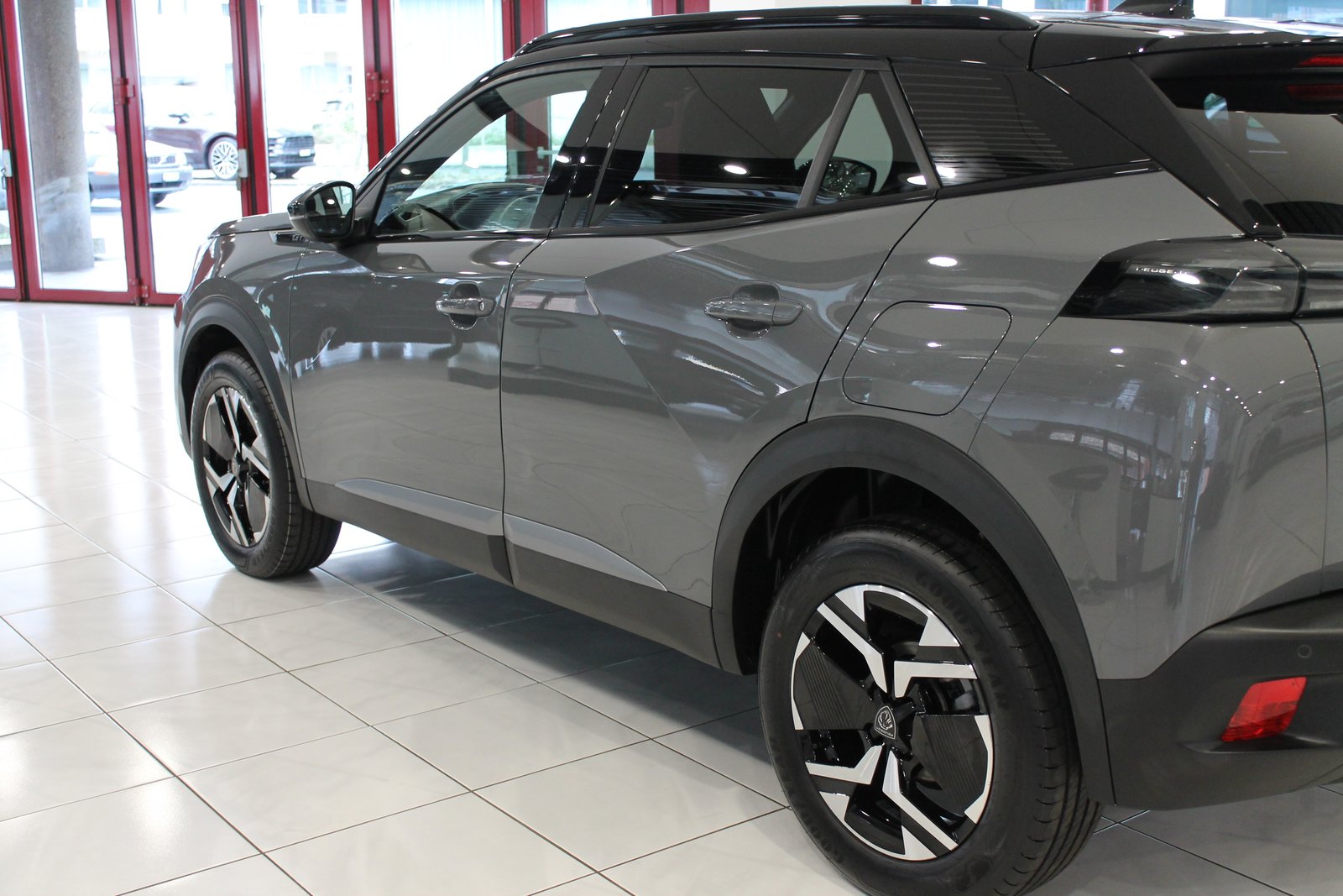 PEUGEOT 2008 1.2 PureTech GT, Benzin, Occasion / Gebraucht, Automatik - 5