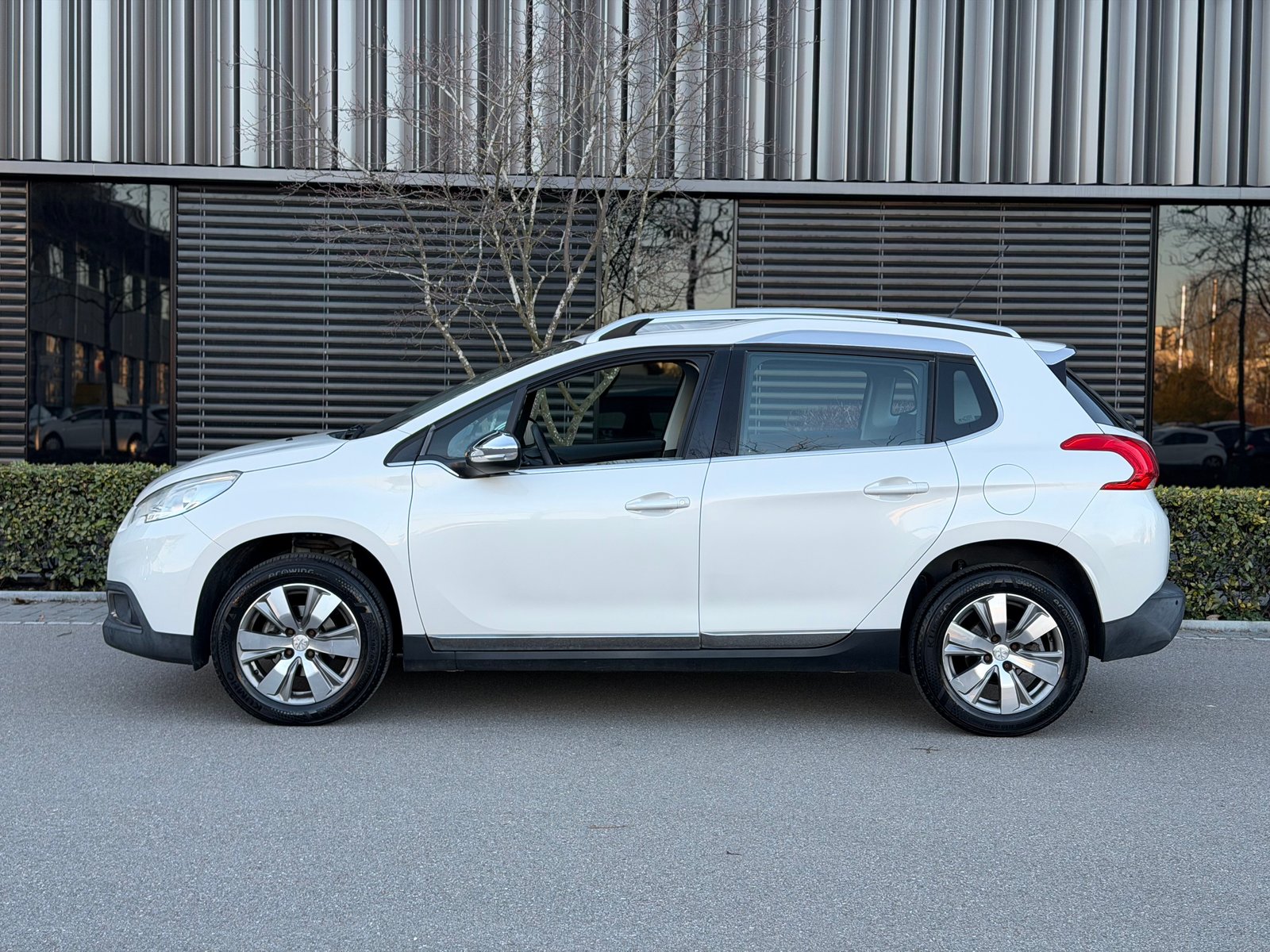 PEUGEOT 2008 1.2 VTI Allure, Petrol, Second hand / Used, Manual - 3