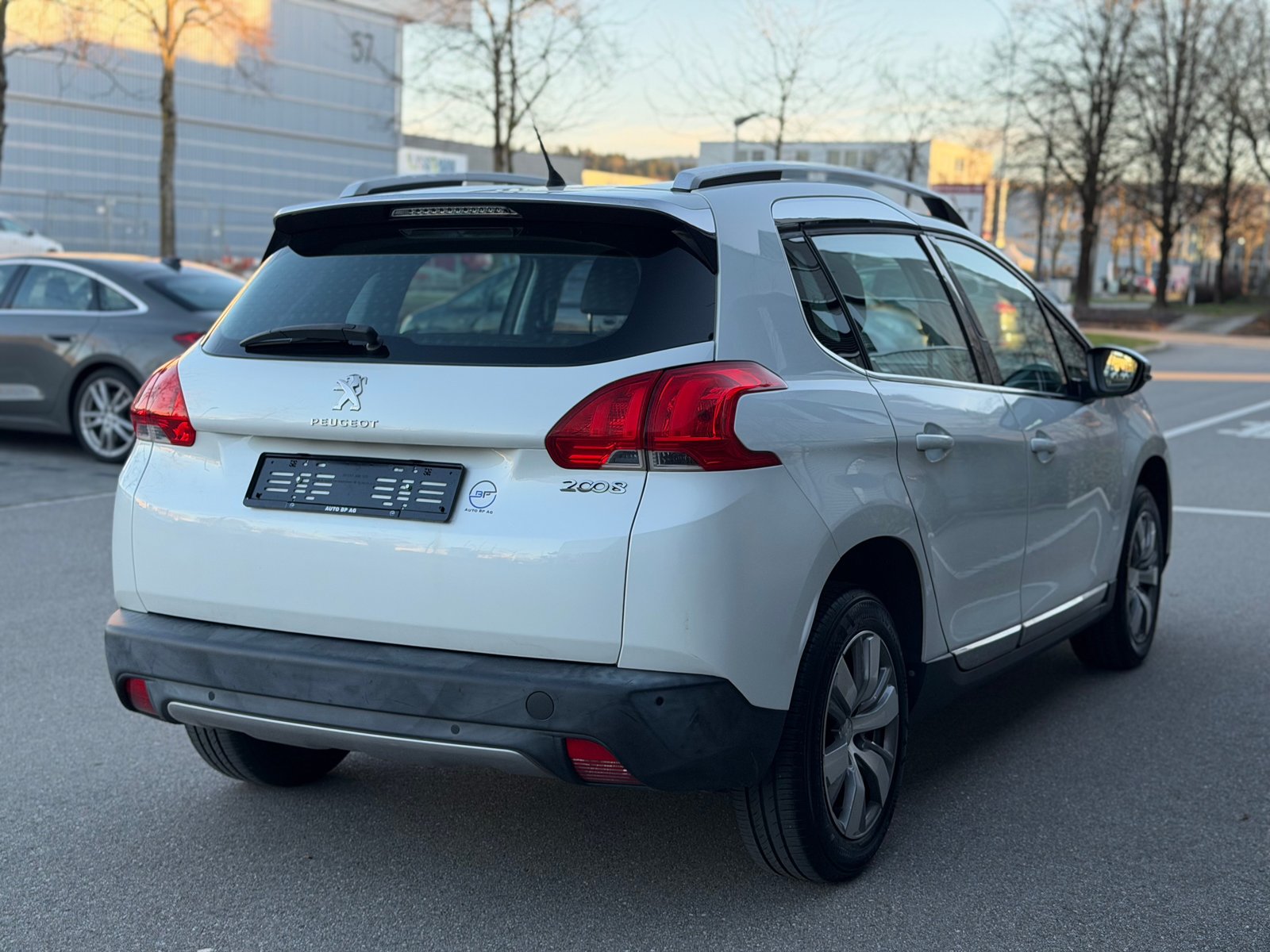 PEUGEOT 2008 1.2 VTI Allure, Petrol, Second hand / Used, Manual - 7