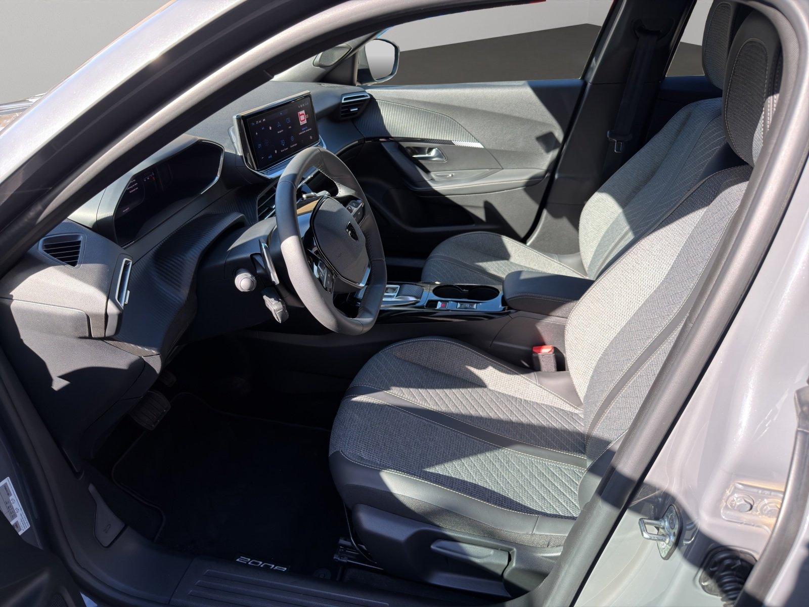 PEUGEOT 2008 1.2 PureTech 130 Allure, Essence, Occasion / Utilisé, Automatique - 4