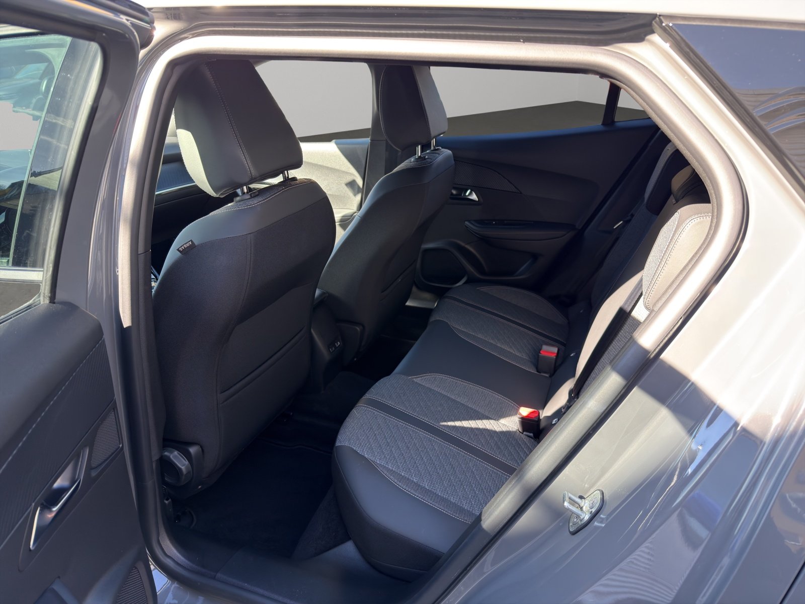 PEUGEOT 2008 1.2 PureTech 130 Allure, Essence, Occasion / Utilisé, Automatique - 5