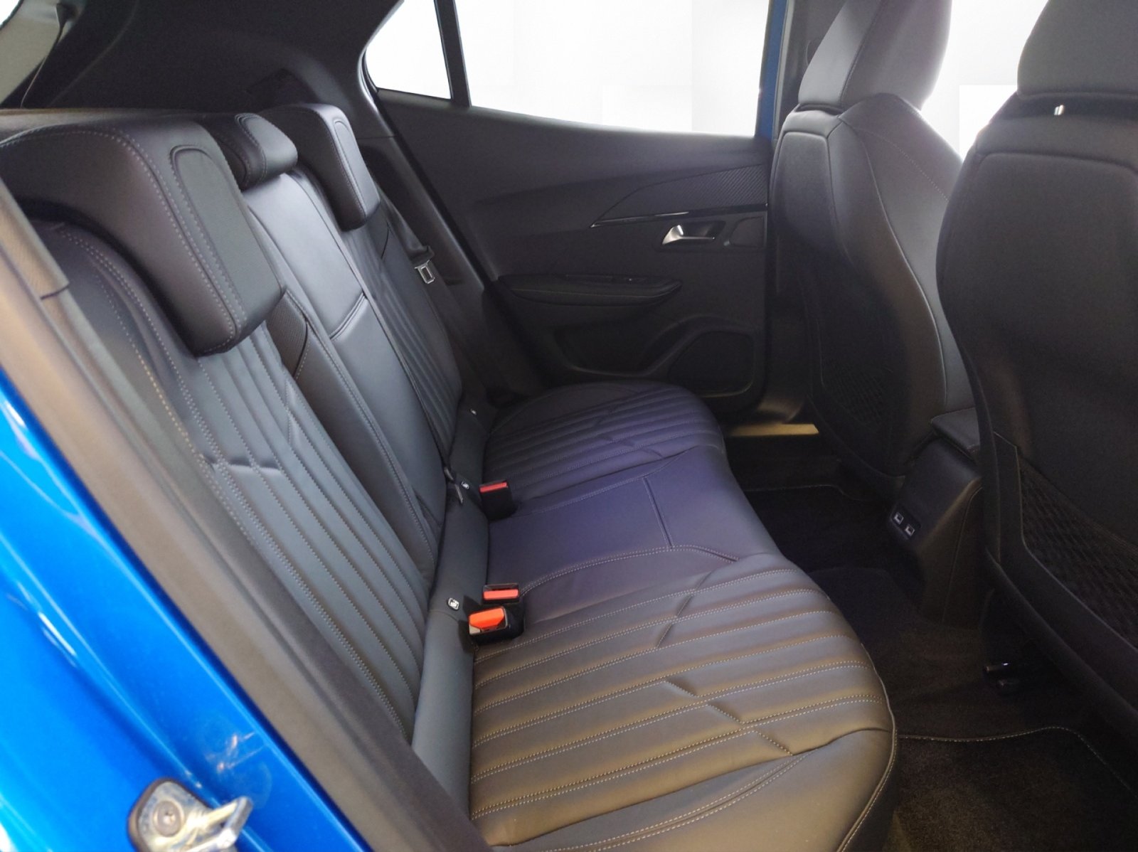 PEUGEOT Peugeot 2008e GT-Pack, Elektro, Occasion / Gebraucht, Automatik - 5