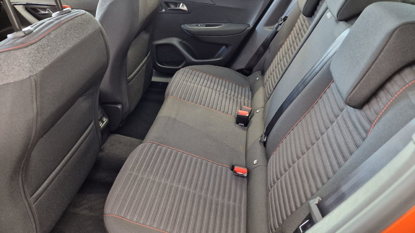 PEUGEOT 2008 1.2 PT Act.Pack EAT8, Petrol, Second hand / Used, Automatic - 6