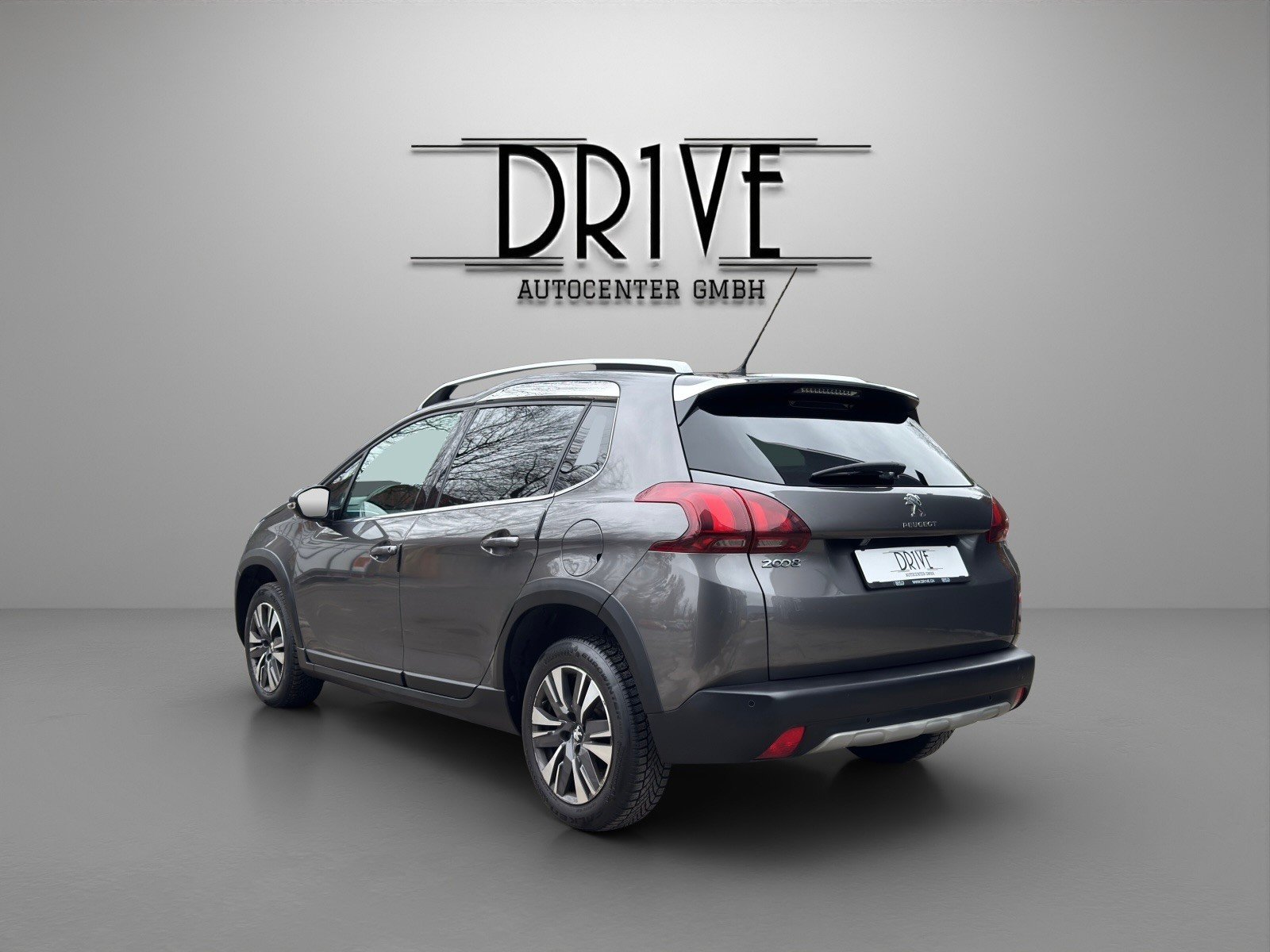 PEUGEOT 2008 1.2 PureTech Allure EAT6, Petrol, Second hand / Used, Automatic - 7
