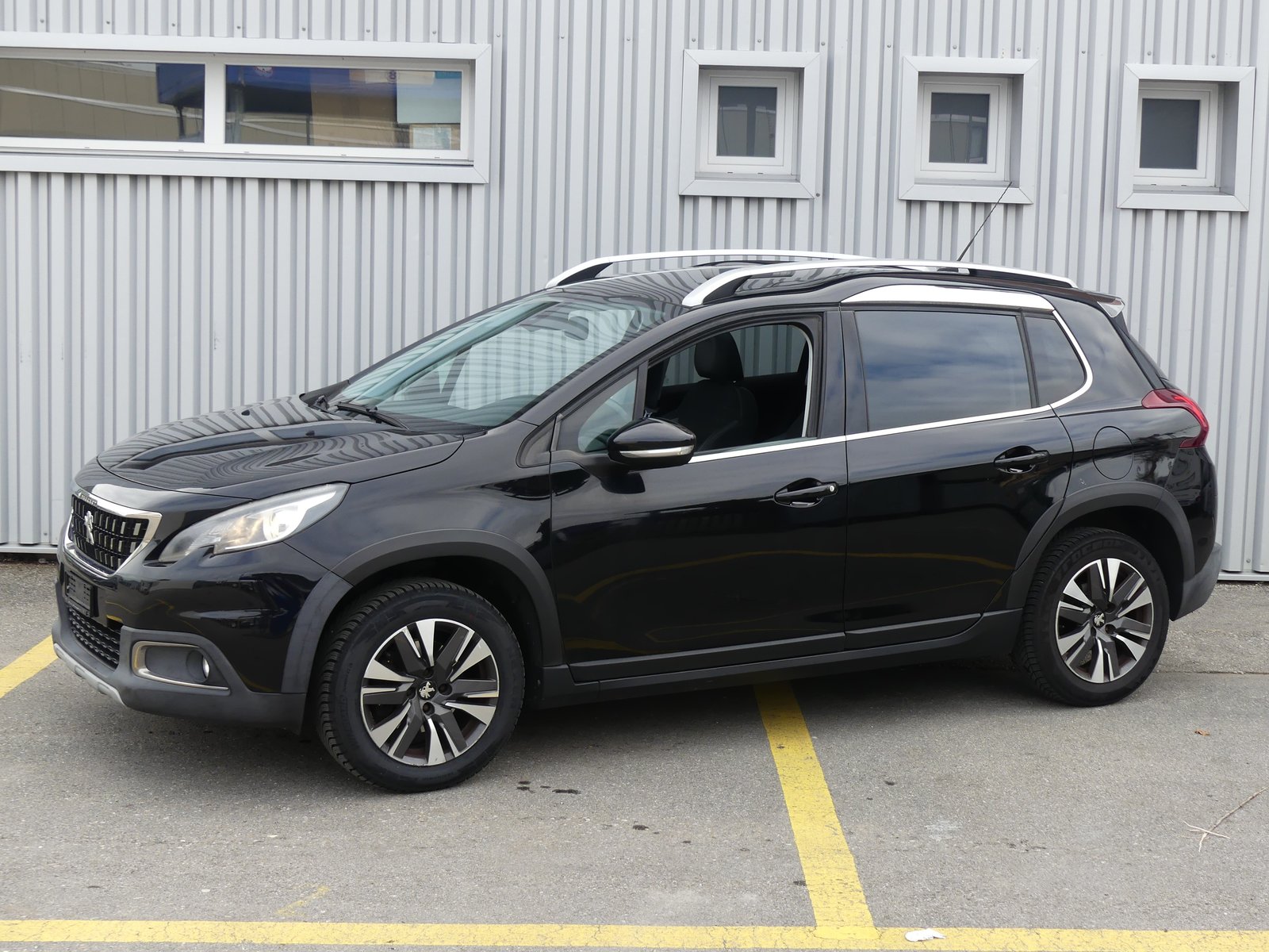 PEUGEOT 2008 1.2 PureTech Allure, Essence, Occasion / Utilisé, Manuelle - 2