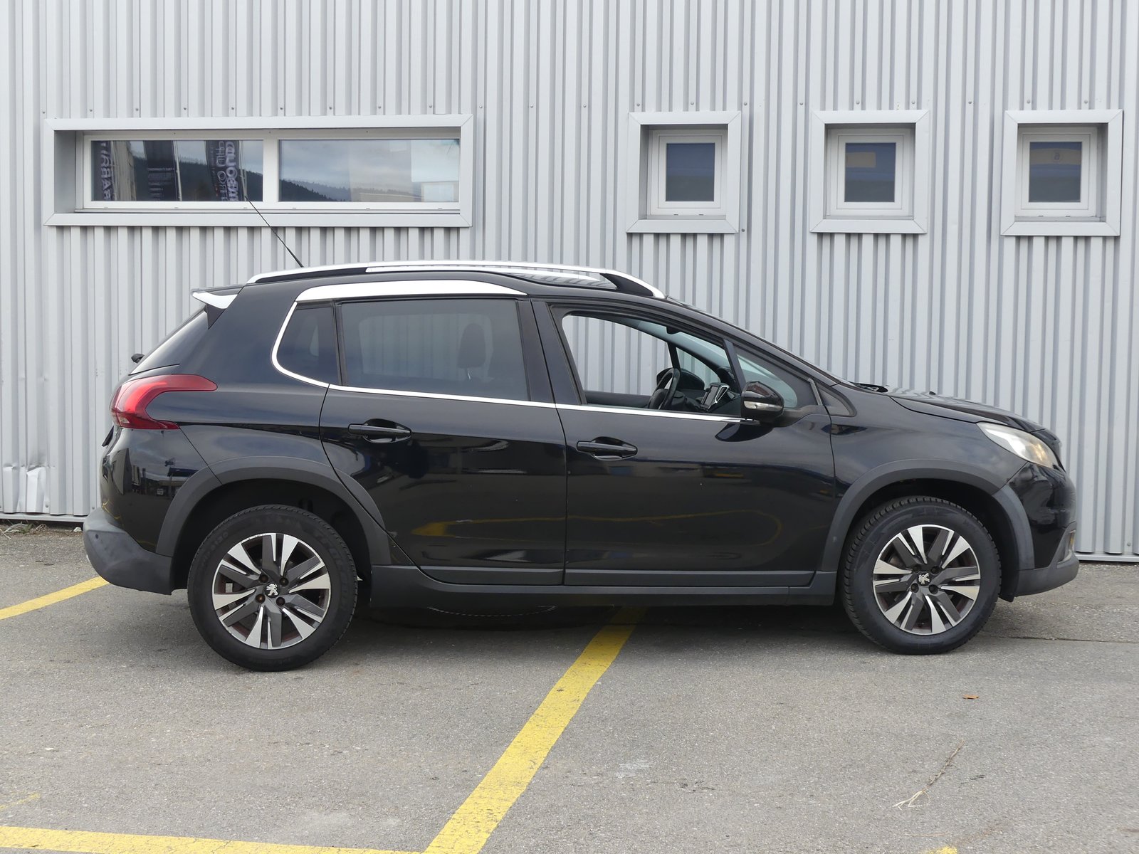 PEUGEOT 2008 1.2 PureTech Allure, Essence, Occasion / Utilisé, Manuelle - 3