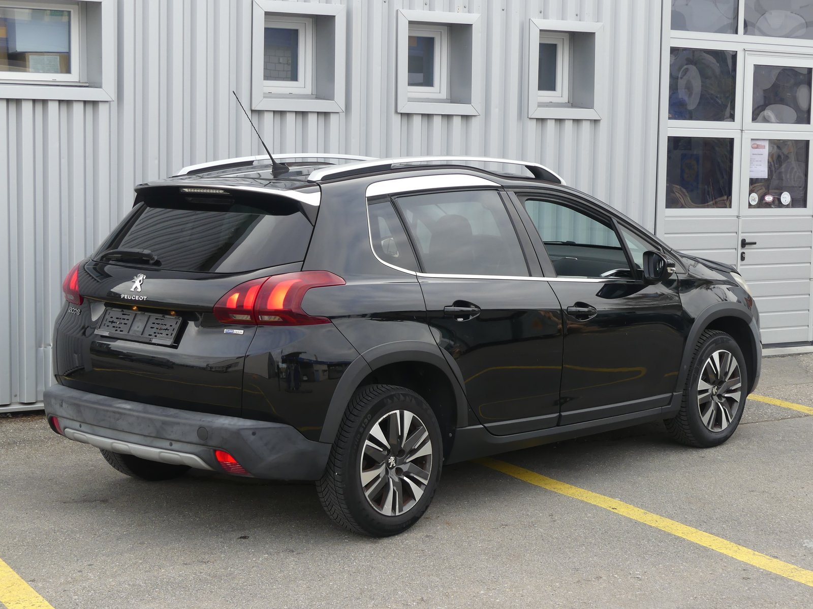 PEUGEOT 2008 1.2 PureTech Allure, Essence, Occasion / Utilisé, Manuelle - 6