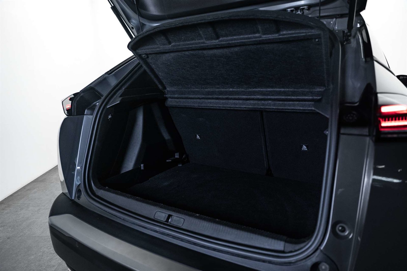 PEUGEOT 2008 1.2 PureTech Allure Premium Automat, Benzin, Occasion / Gebraucht, Automatik - 5