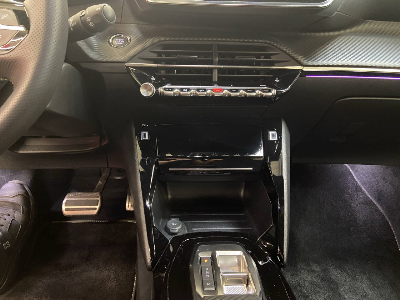 PEUGEOT 2008 1.2 PureTech 130 GT, Benzin, Occasion / Gebraucht, Automatik - 7
