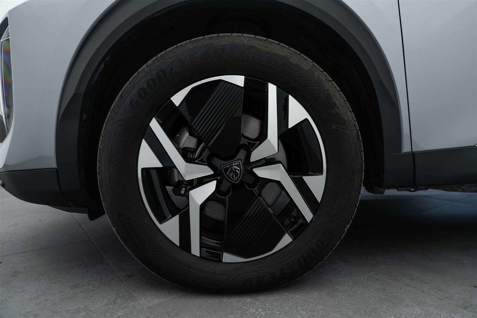 PEUGEOT 2008 1.2 145 MHEV GT Automat, Mild-Hybrid Benzin/Elektro, Occasion / Gebraucht, Automatik - 6
