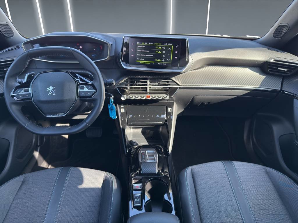 PEUGEOT 2008 1.2 PureTech Allure Pack EAT8, Benzin, Occasion / Gebraucht, Automatik - 6
