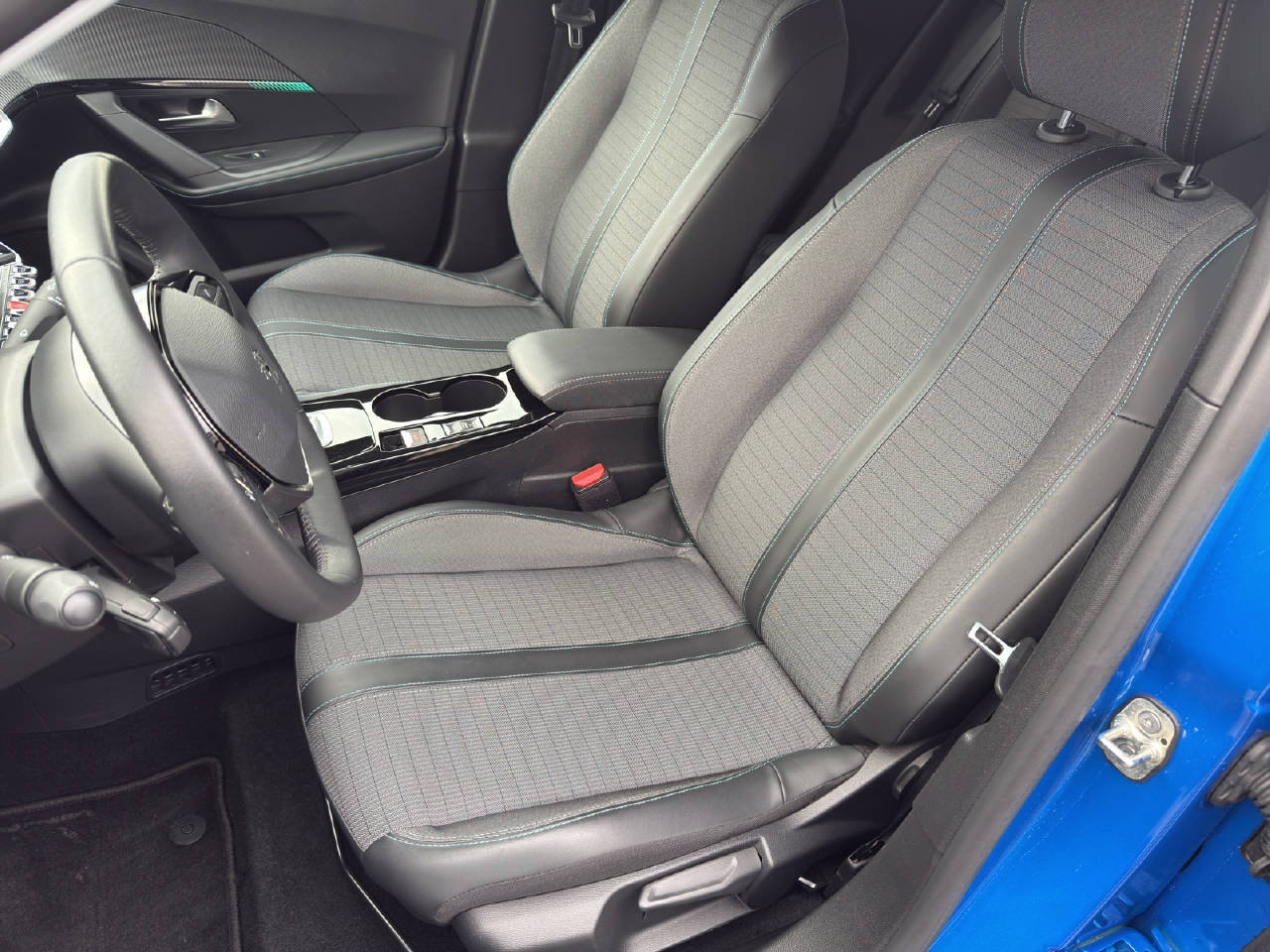 PEUGEOT 2008 e-Allure Pack, Elektro, Occasion / Gebraucht, Automatik - 5