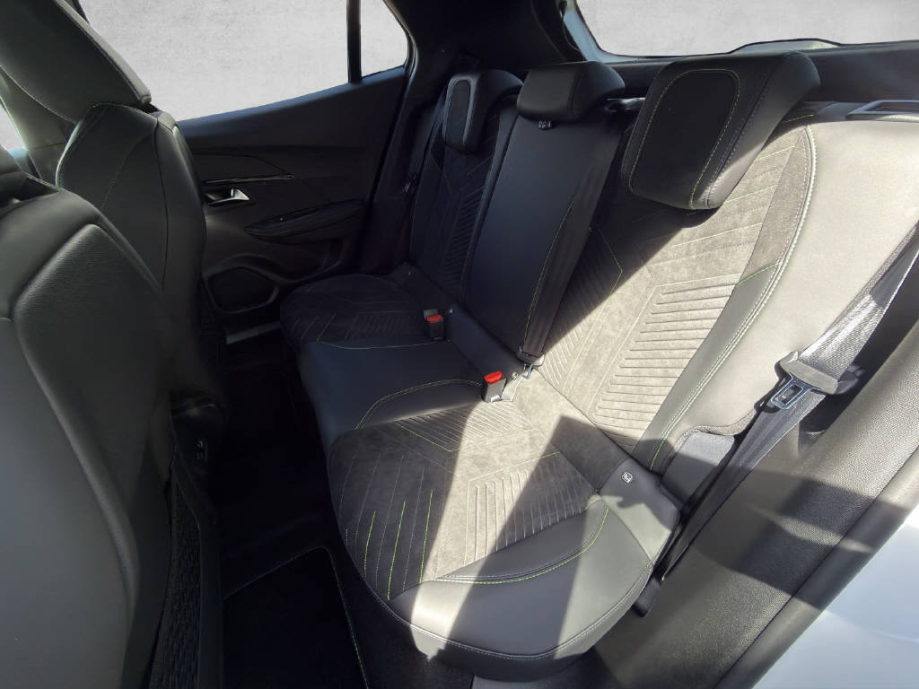 PEUGEOT 2008 1.2 Hybrid 145 GT, Mild-Hybrid Benzin/Elektro, Occasion / Gebraucht, Automatik - 7