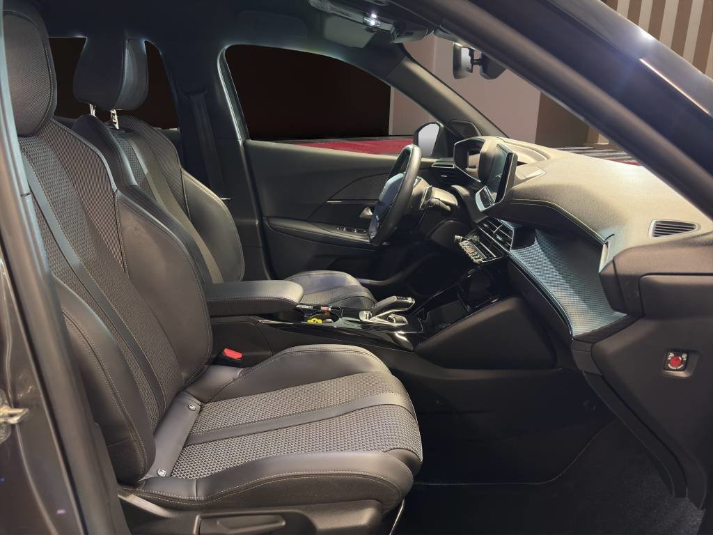 PEUGEOT 2008 1.2 PureTech GT EAT8, Essence, Occasion / Utilisé, Automatique - 7