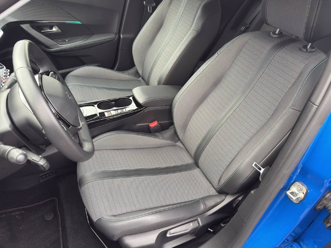 PEUGEOT 2008 e-Allure Pack, Electric, Second hand / Used, Automatic - 5