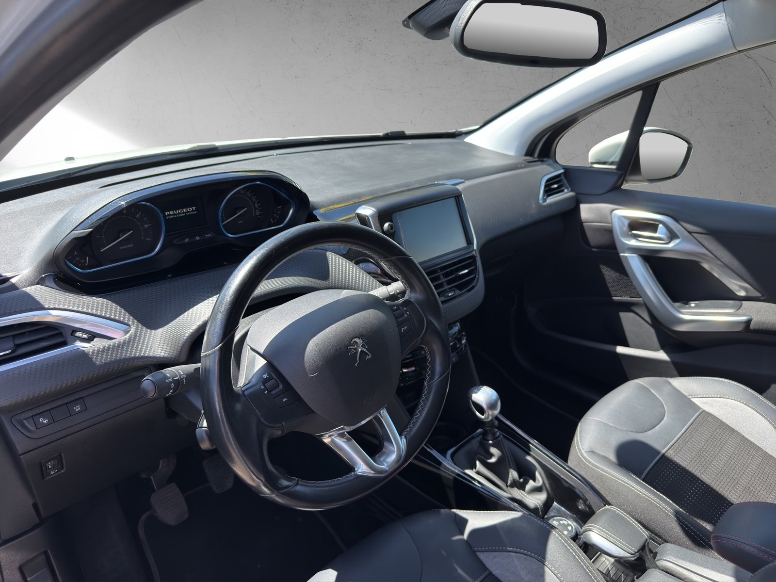 PEUGEOT 2008 1.2 PureTech GT Line, Benzin, Occasion / Gebraucht, Handschaltung - 6