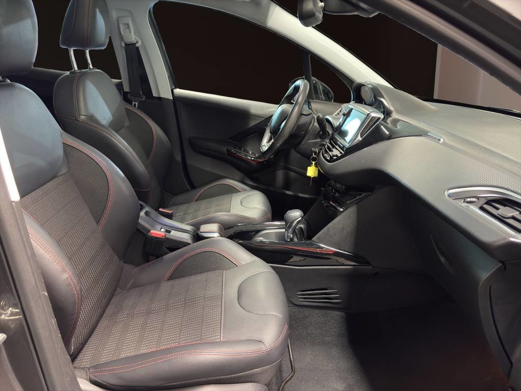 PEUGEOT 2008 1.2 PureTech GT Line EAT6, Benzin, Occasion / Gebraucht, Automatik - 7