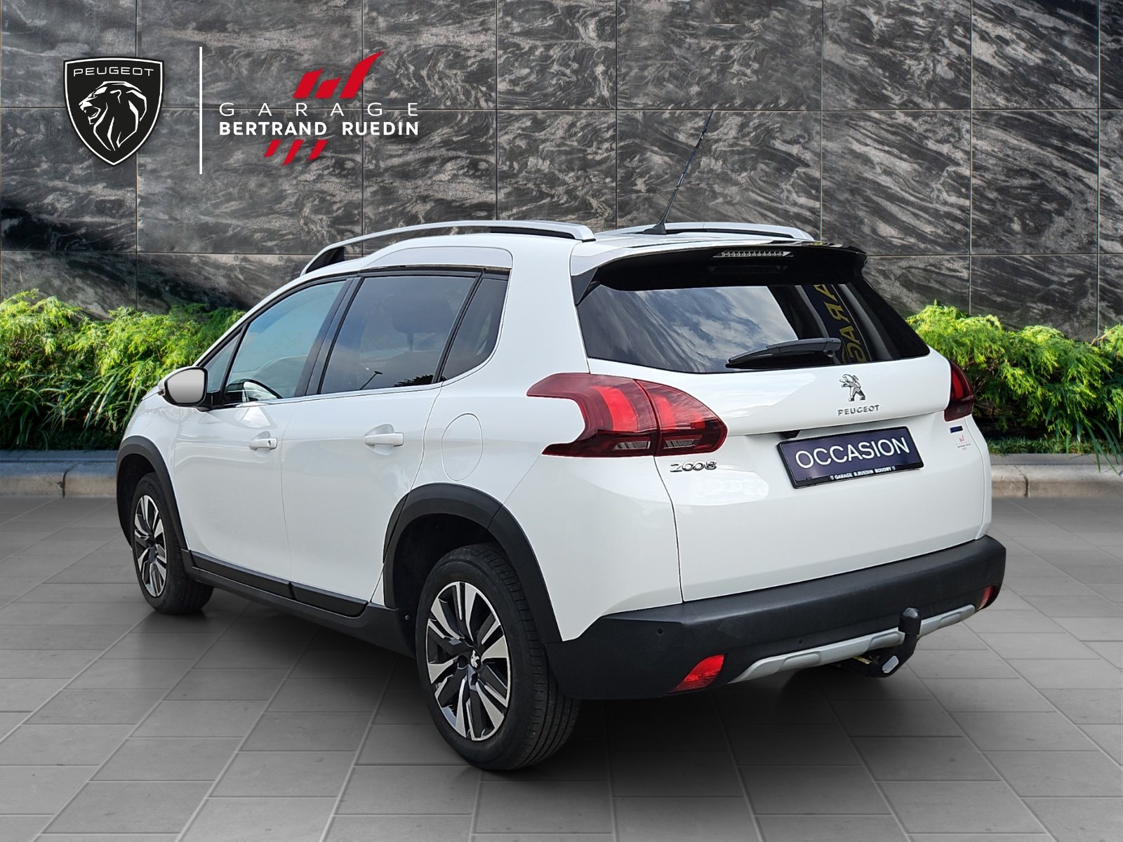 PEUGEOT 2008 1.2 PureTech Allure EAT6, Petrol, Second hand / Used, Automatic - 2