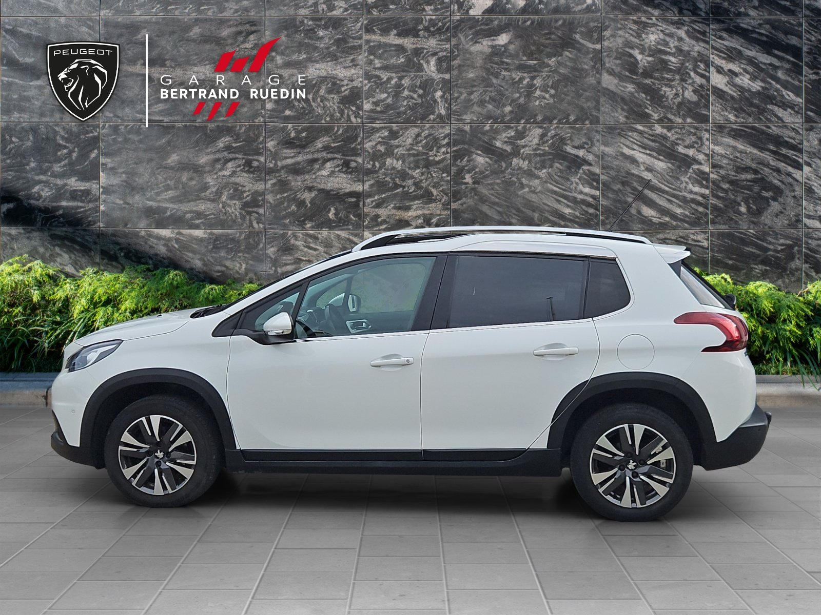 PEUGEOT 2008 1.2 PureTech Allure EAT6, Petrol, Second hand / Used, Automatic - 3