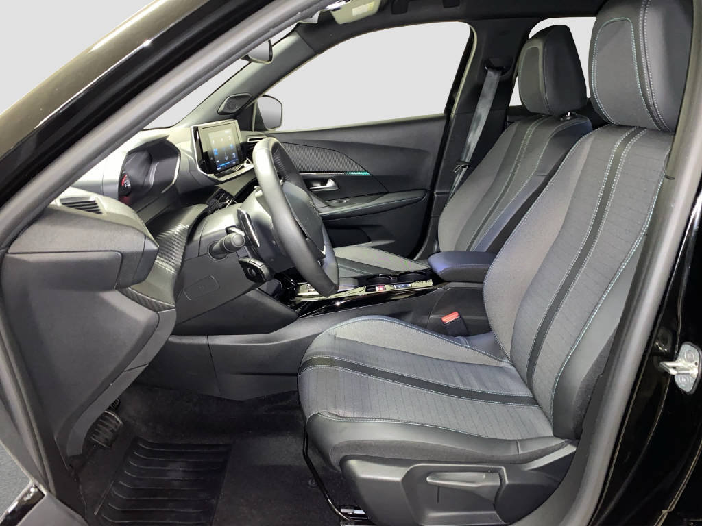 PEUGEOT 2008 1.2 PureTech 130 Allure, Petrol, Second hand / Used, Automatic - 6