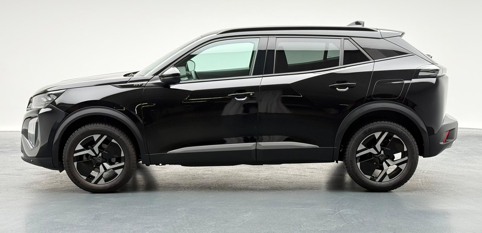 PEUGEOT 2008 1.2 PureTech 130 GT, Petrol, Second hand / Used, Automatic - 4